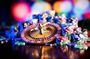 Mobile phone screen showing live Ikan Jackpot table with dealer and bet interface